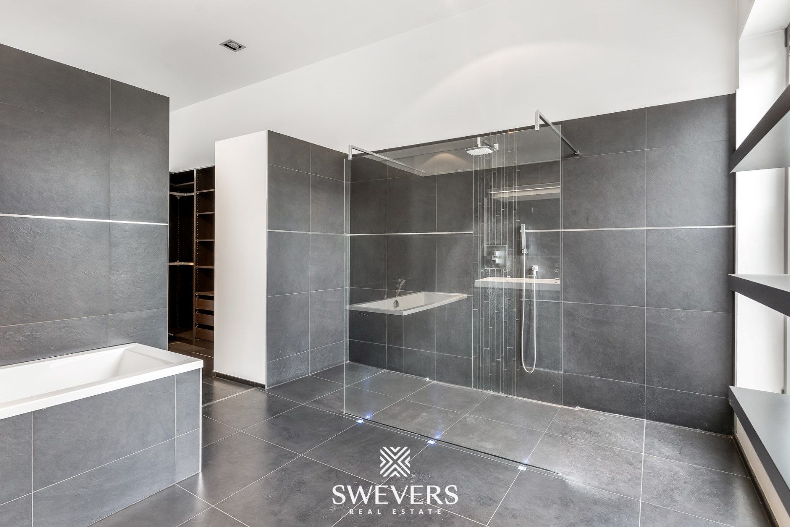 Ruime luxueuze loft met groot dakterras nabij Hasselt centrum ( 164 m2 ) foto 18