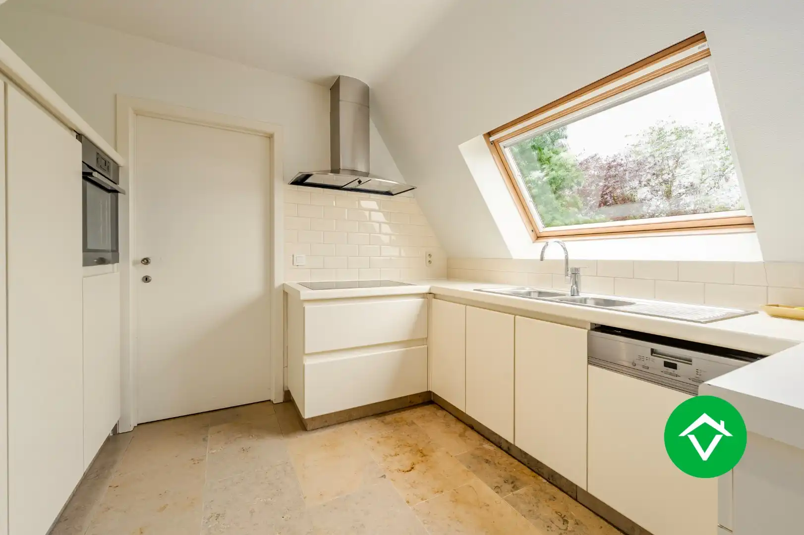 Prachtig gelegen penthouse met 3 slaapkamers en garage in centrum Torhout foto 10