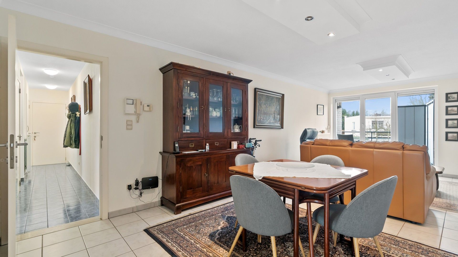 Appartement met twee slaapkamers, terras en parkeergarage foto 4