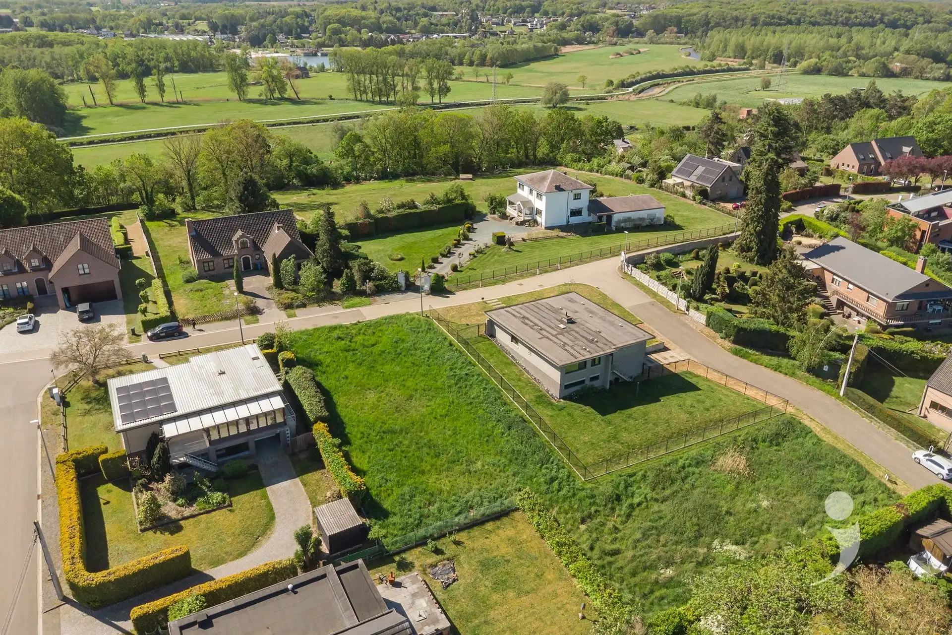 Unieke bouwgrond op een prachtige locatie!  foto {{pictureIndex}}