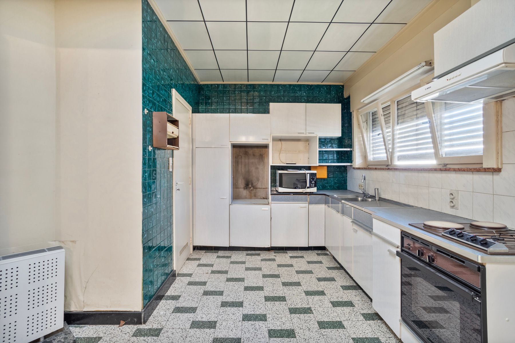 Te renoveren woning met 3 slaapkamers en tuin! foto 7