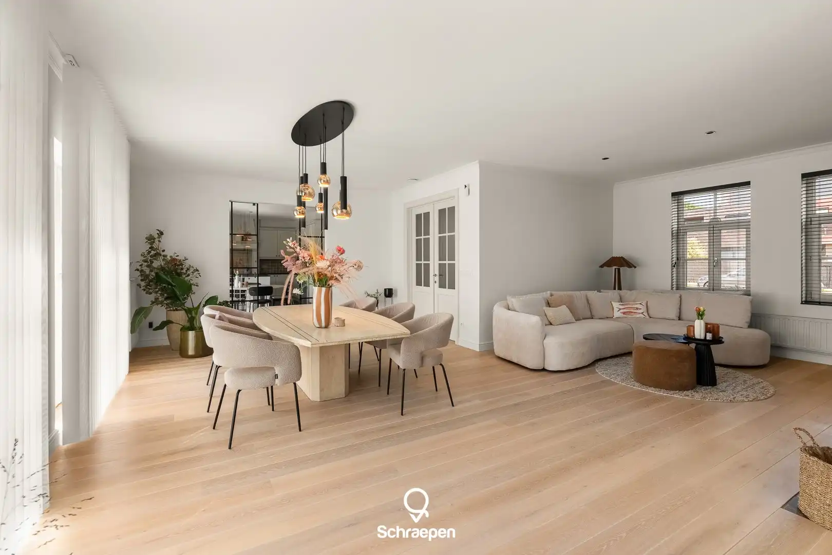 Hoogwaardig afgewerkte villa met zwembad op zuidelijk perceel van circa 8,5 are te Hasselt! foto 7