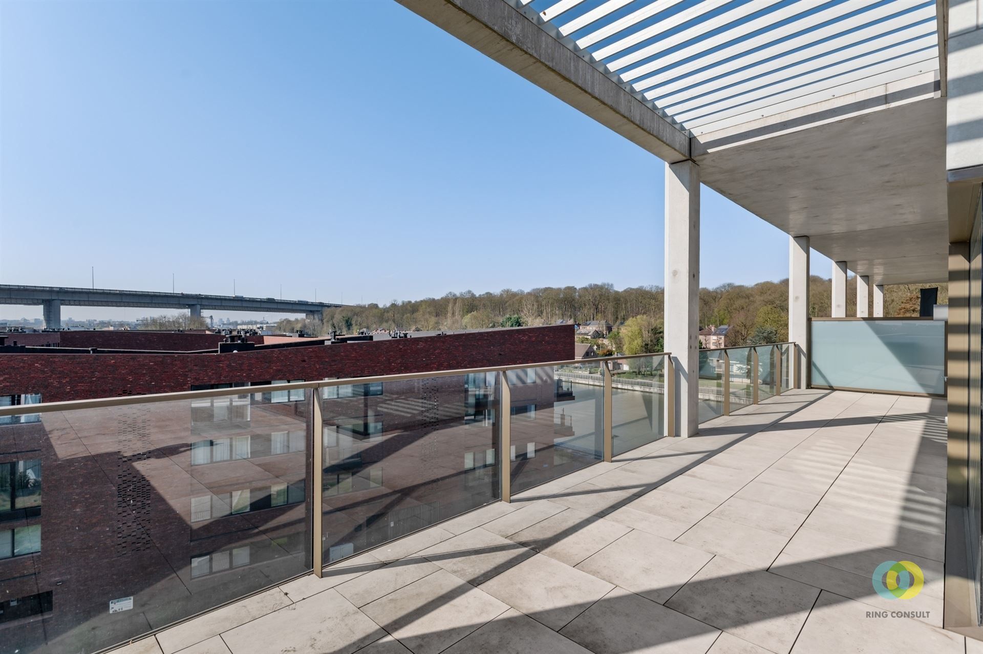 Penthouse met ruim terras en zicht over het water foto 5