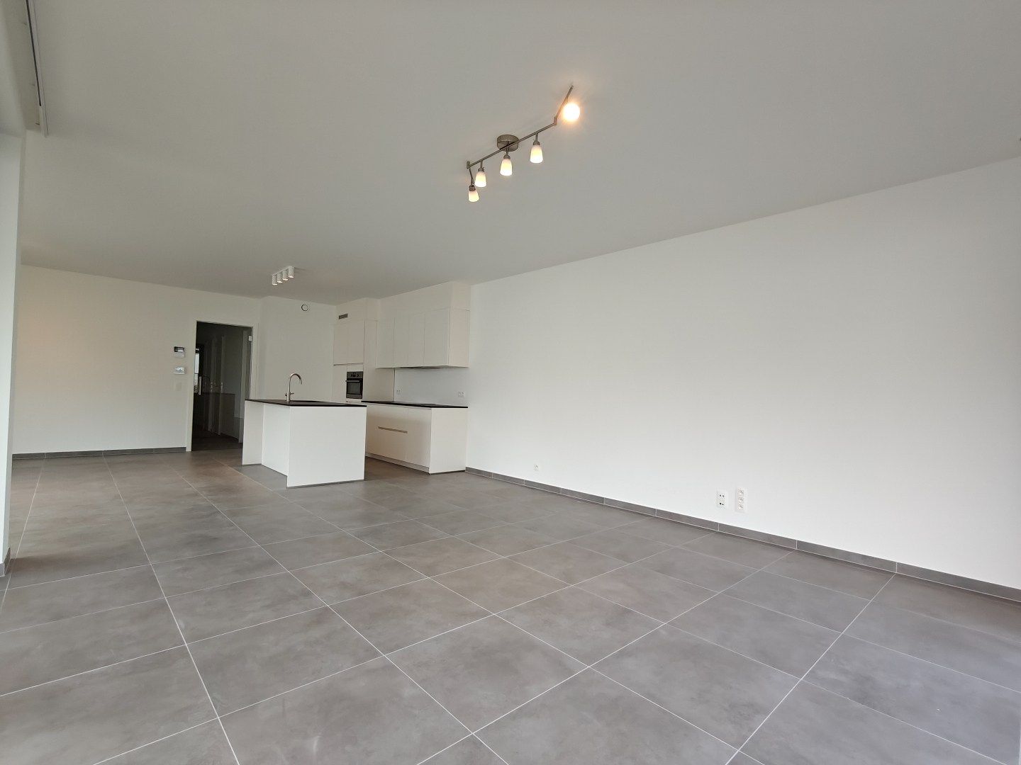 Luxe nieuwbouwappartement met tuin, 3 slaapkamers en autostaanplaats foto 3