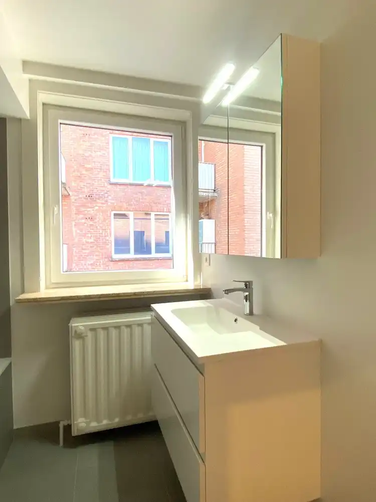 Instapklaar appartement met terras nabij het Zuidpark foto 9