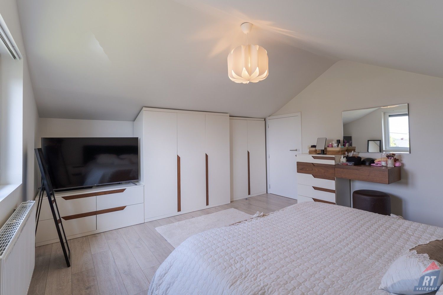 Grondig gerenoveerde open bebouwing op 10a11ca met garage en 5 slaapkamers foto 16