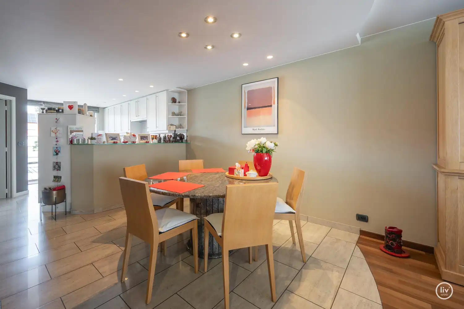 Ruime verzorgde bel-étage woning in het hartje van Oud-Knokke foto 12