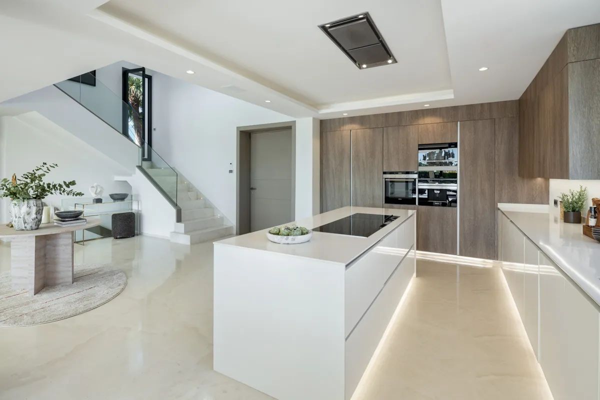 Exclusieve oase van luxe op de Golden Mile – architecturaal meesterwerk met adembenemend uitzicht! foto 6
