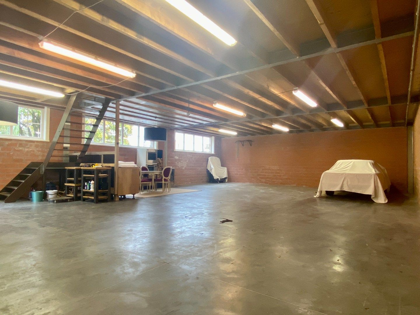 Stockage / opslagplaats van +-136 m² met bijhorende koer. foto 2