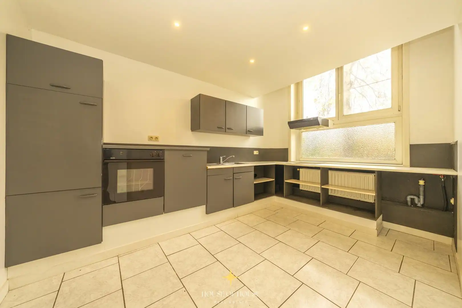 Exceptionele eigendom: Oude Gemeenteschool met directeurswoning , 3 appartementen en studio – zonder renovatieverplichting & mogelijkheid vakantieverhuur foto 24