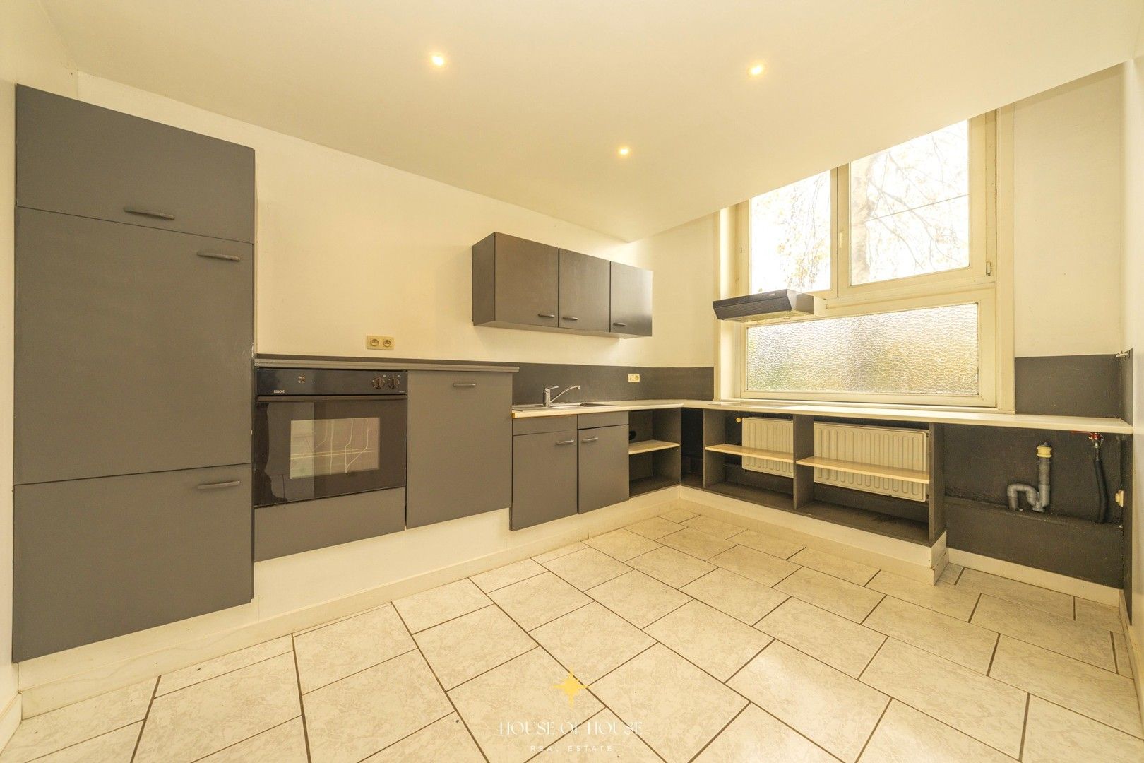 Exceptionele eigendom: Oude Gemeenteschool met directeurswoning, 3 appartementen en studio – zonder renovatieverplichting foto 24