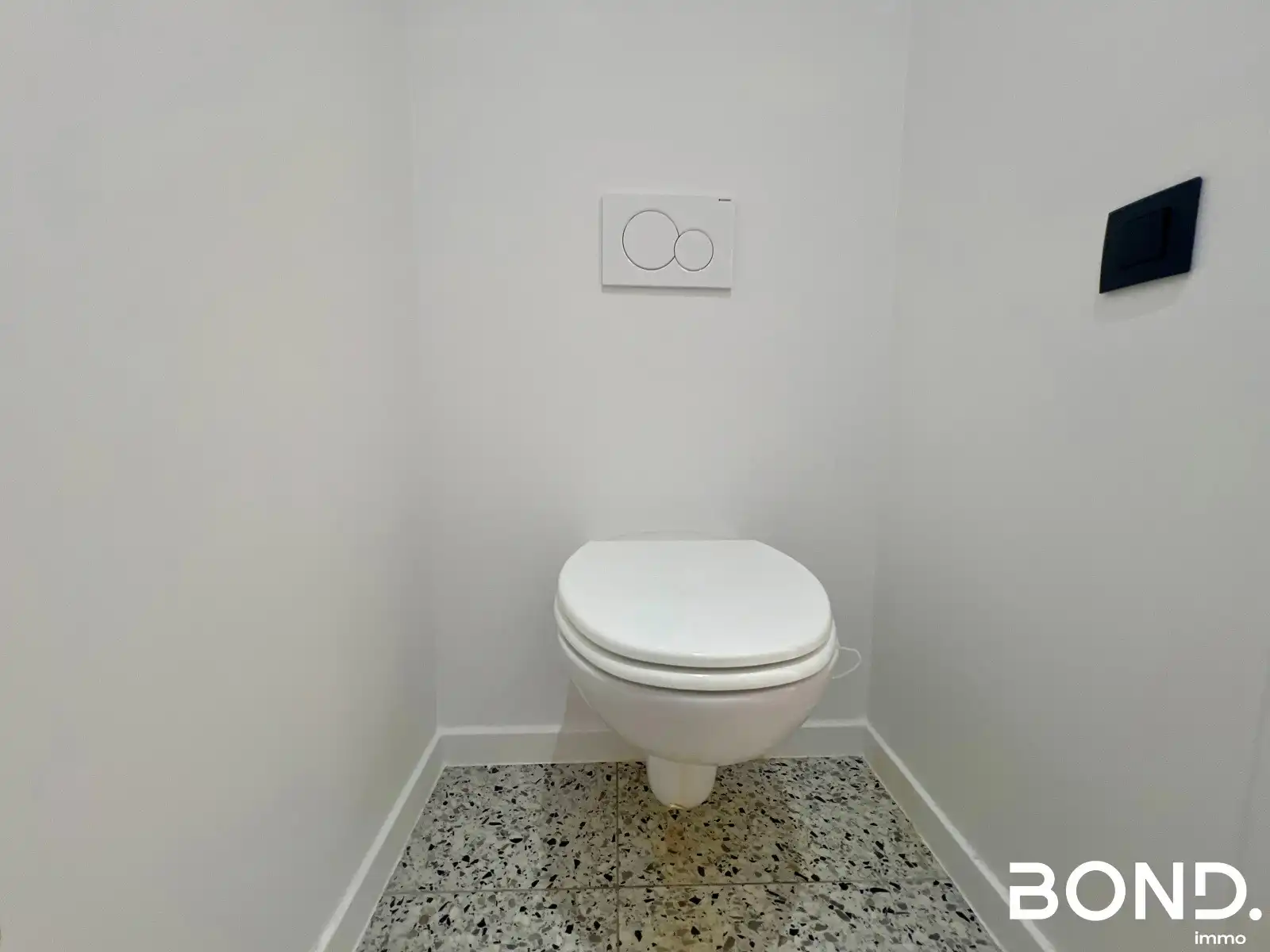 Gerenoveerd twee-slaapkamer studentenappartement te huur in hartje Leuven foto 14