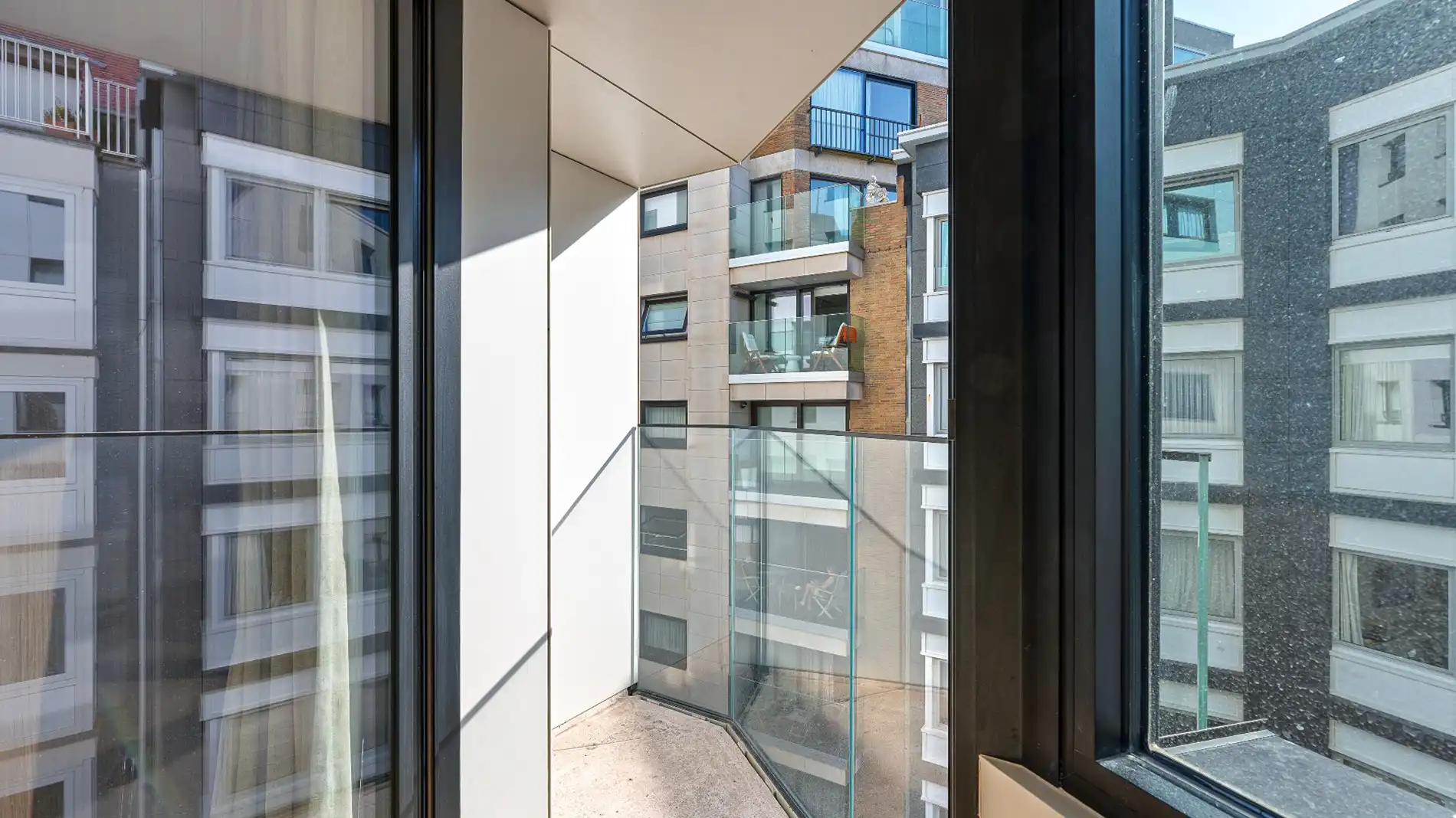 Luxueus gerenoveerd appartement in het Zoute met lateraal zeezicht foto 11