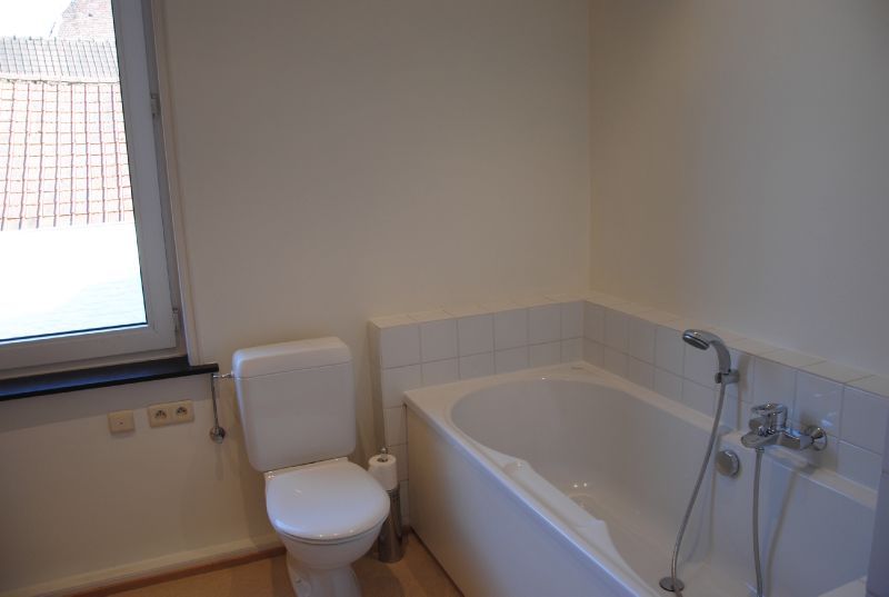 gezellige, gerenoveerde rijwoning te huur in centrum Tielt foto 8