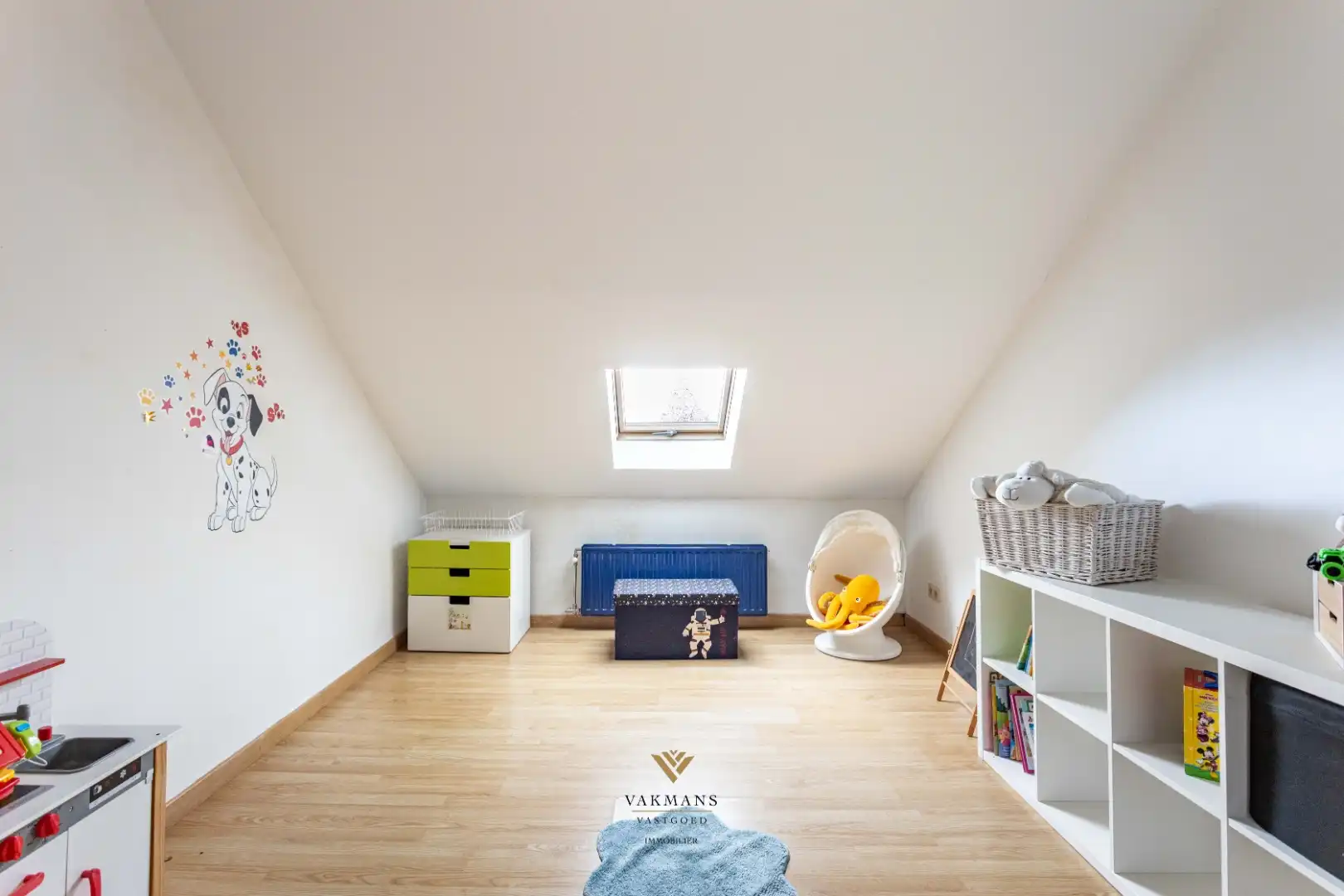 Ruime gezinswoning met 4 slaapkamers, tuin en eigen parkeerplaats. foto 18