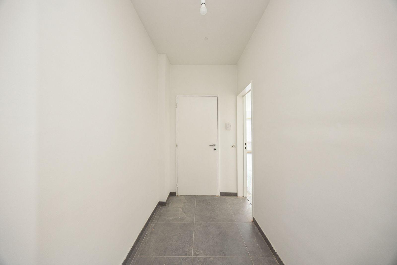 Totaal gerenoveerd appartement met 2 slaapkamers én garagebox met zicht op het groen! foto 2