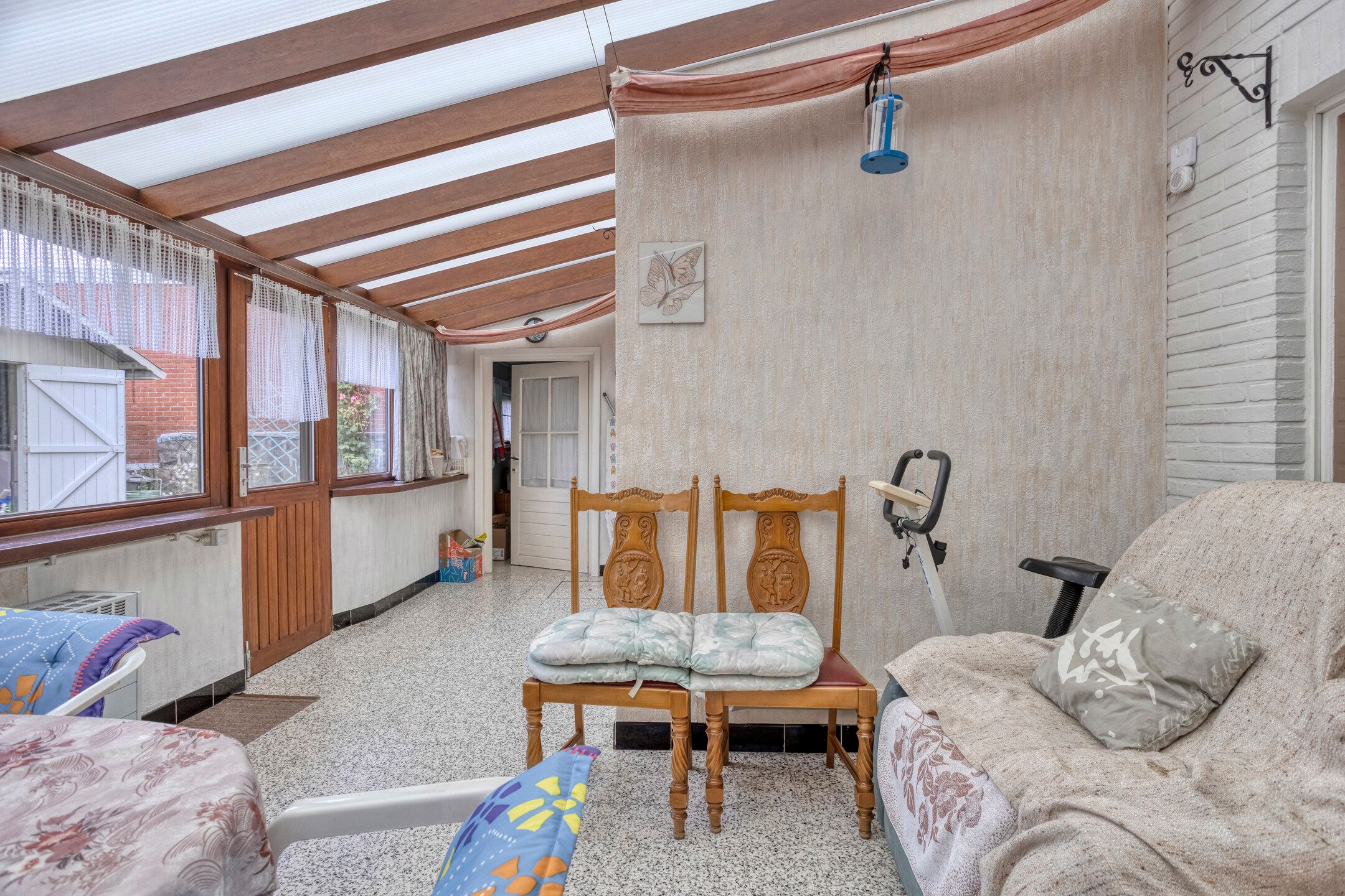 Ruime, op te frissen woning met vier slaapkamers foto 9