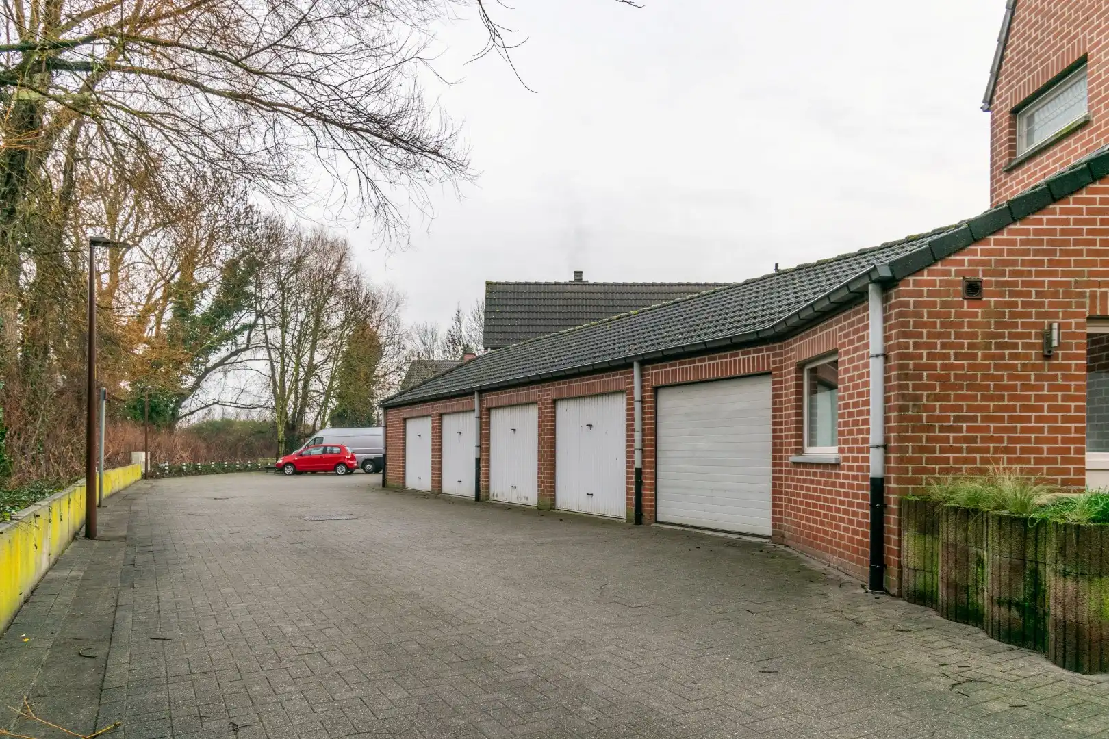 Een goed onderhouden woning met 3 slaapkamers + garage foto 13