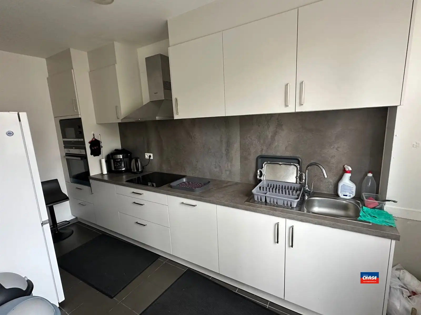 Appartement met ruime woonkamer, mooie keuken en 2 slaks foto 4
