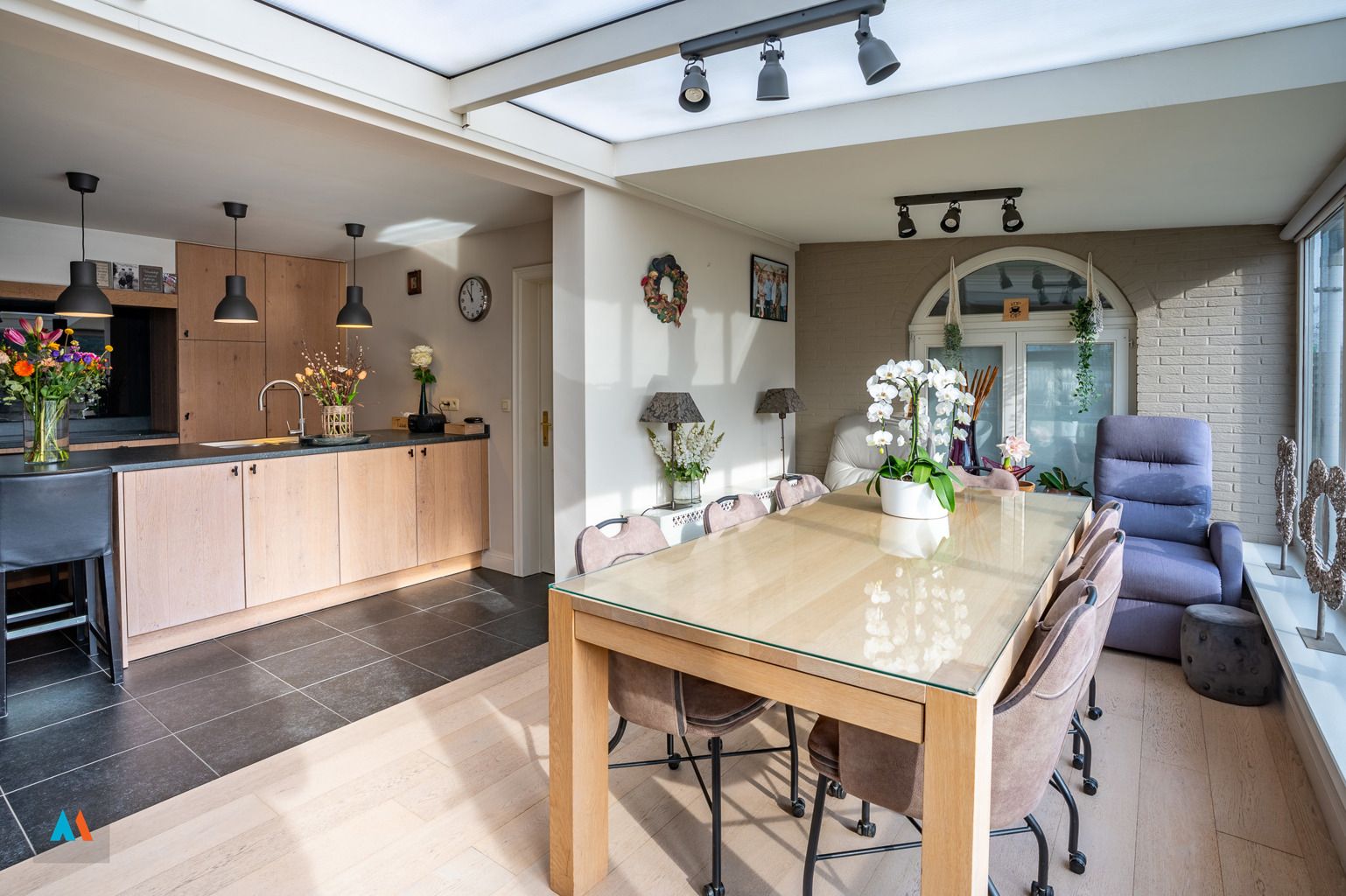 Ruime gezinswoning met grote tuin in Meer foto 3