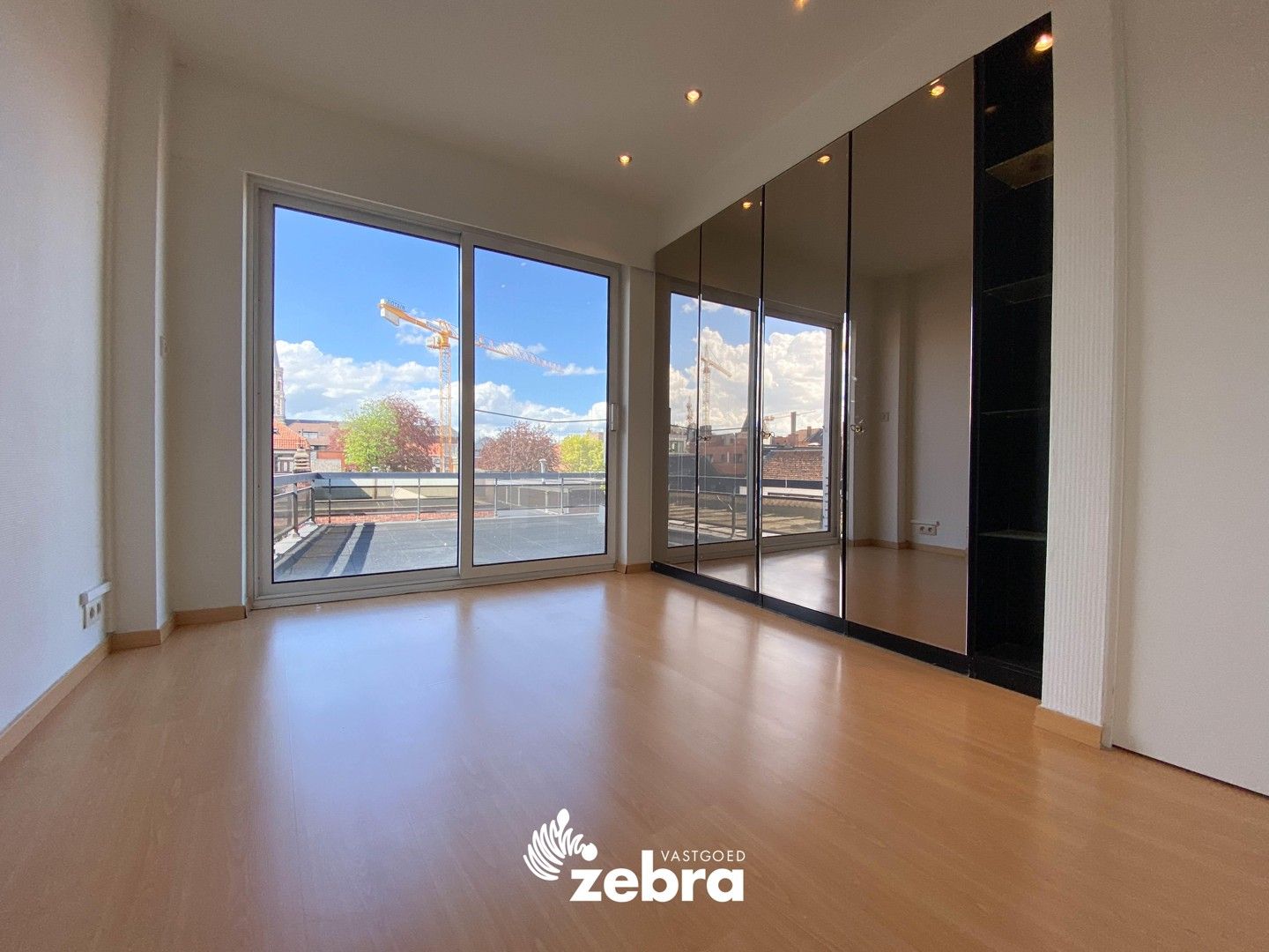 Instapklaar appartement met één slaapkamer op unieke locatie te Roeselare! foto 8