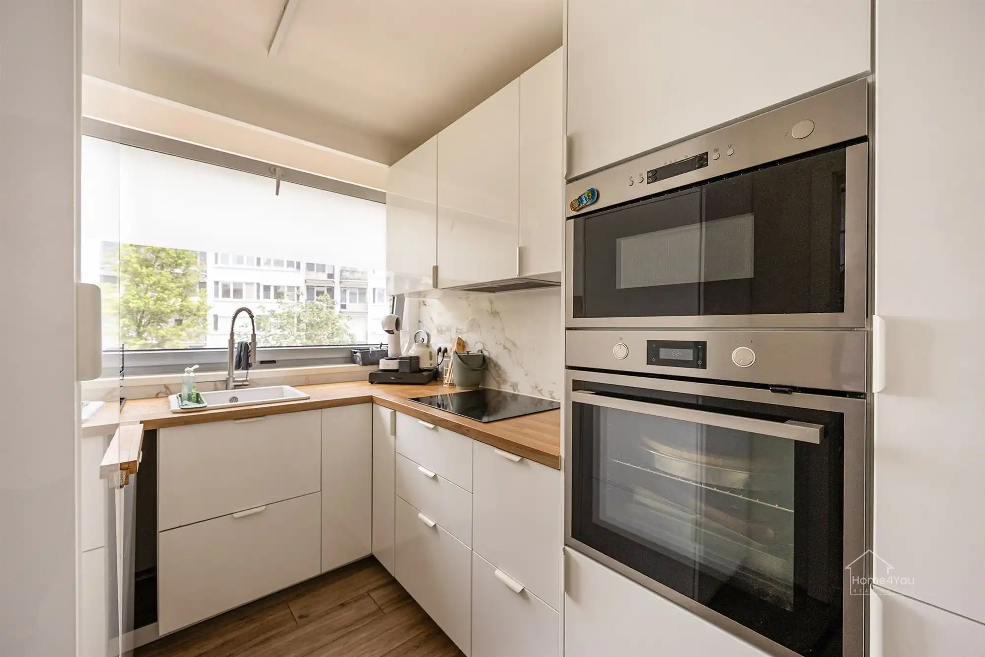 Instapklaar appartement met 3 slpk, terras en garagebox! foto 5