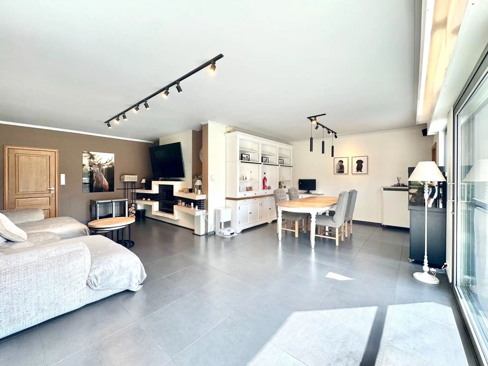 BREDE GEVEL- WONING | ZWEMBAD | DUBBELE GARAGE | TUIN |1.055 M² foto 11