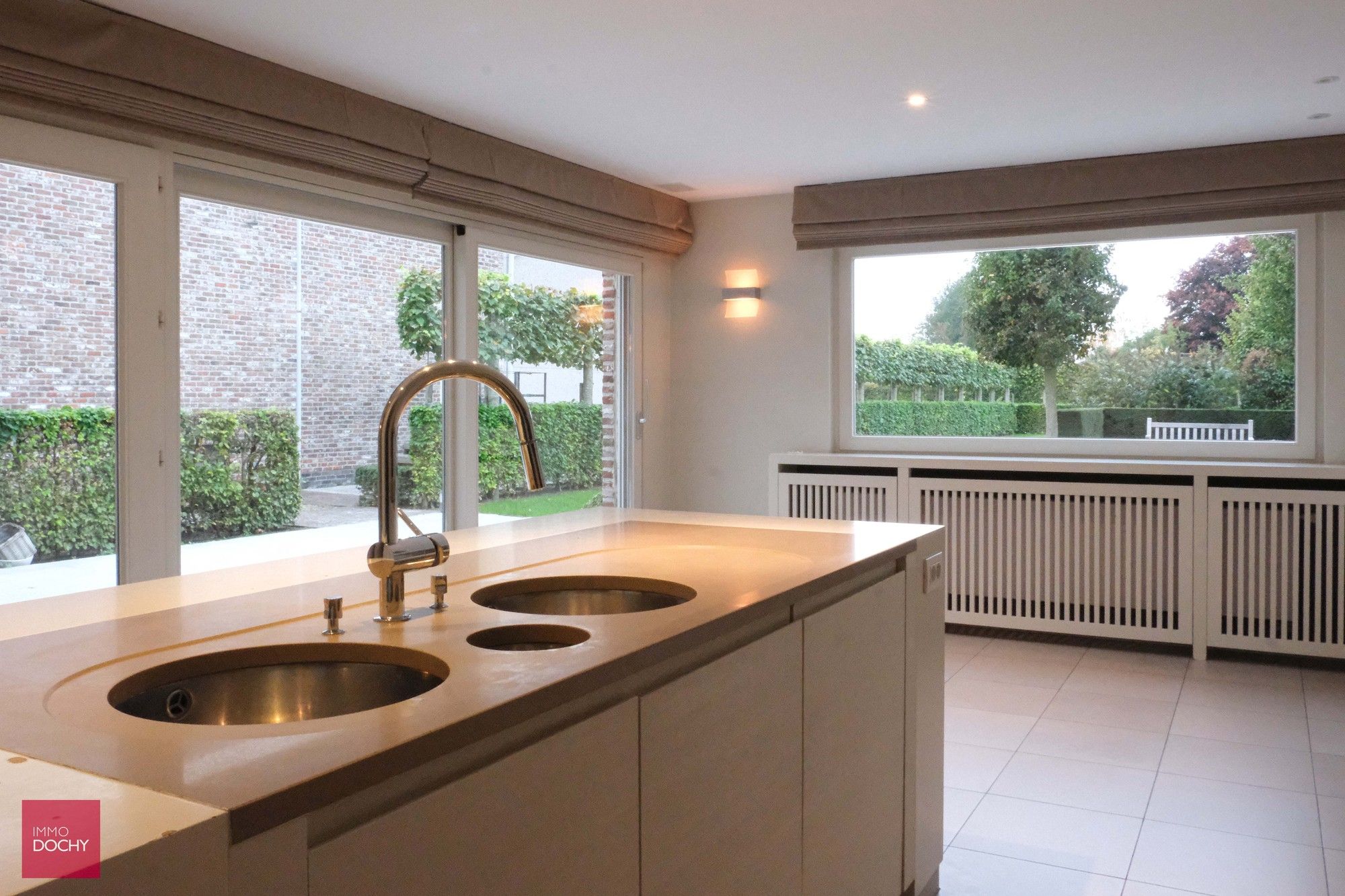 Kwalitatief afgewerkte villa met ruime garage en tuin foto 8