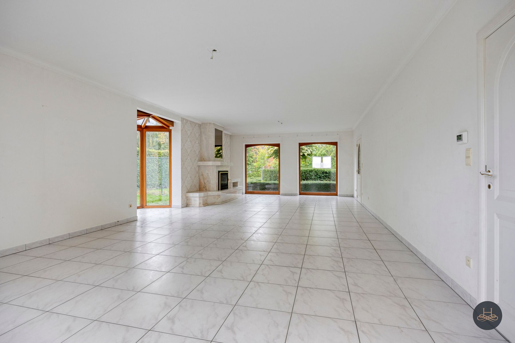 Ruime woonst met achterliggende loods - aandelenoverdracht foto 9