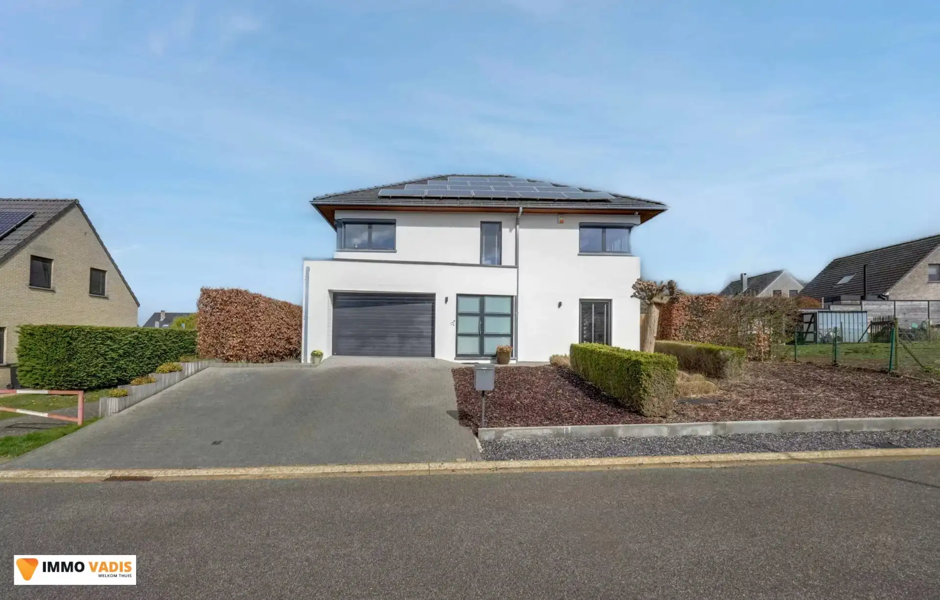Exclusieve, vrijstaande woning met hoogwaardige afwerking foto {{pictureIndex}}