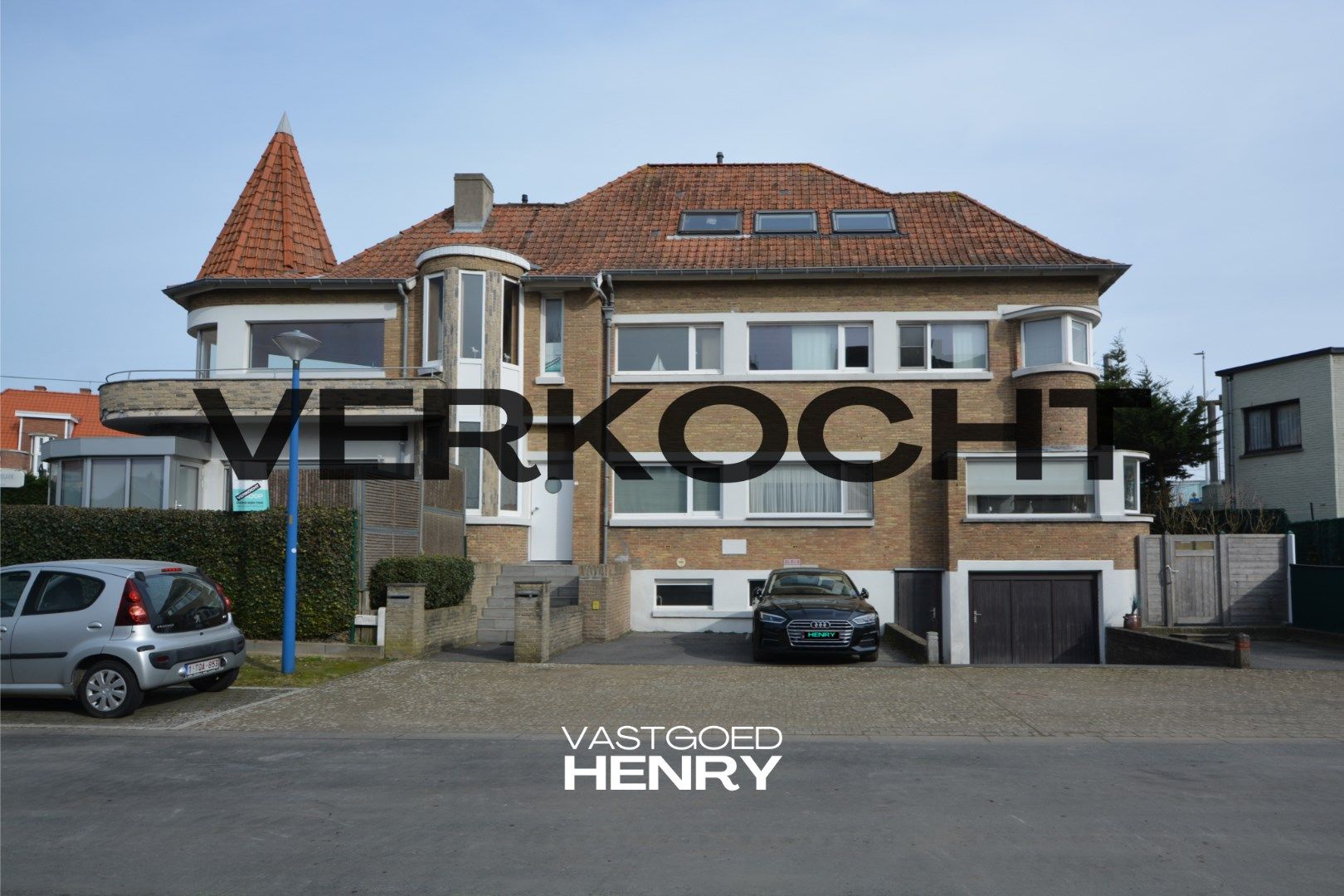 Duplex twee slaapkamer appartement met privé parkeerplaats inbegrepen! foto {{pictureIndex}}