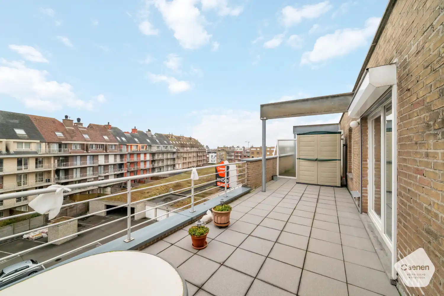 Eén slaapkamer appartement met twee ruime terrassen vlakbij het strand foto 2