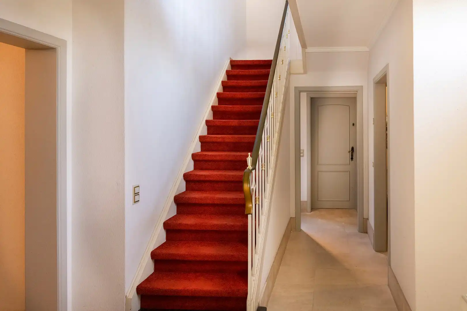 Ruime alleenstaande woning met grote tuin en veel privacy. foto 8