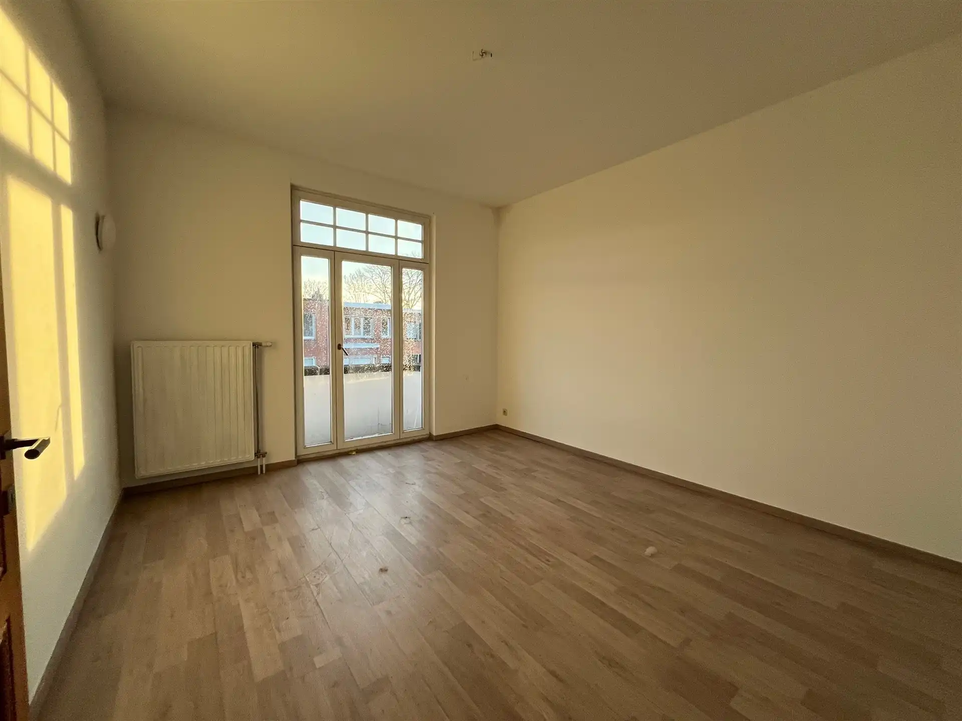 Appartementsgebouw met parking en zeer grote tuin! foto 11