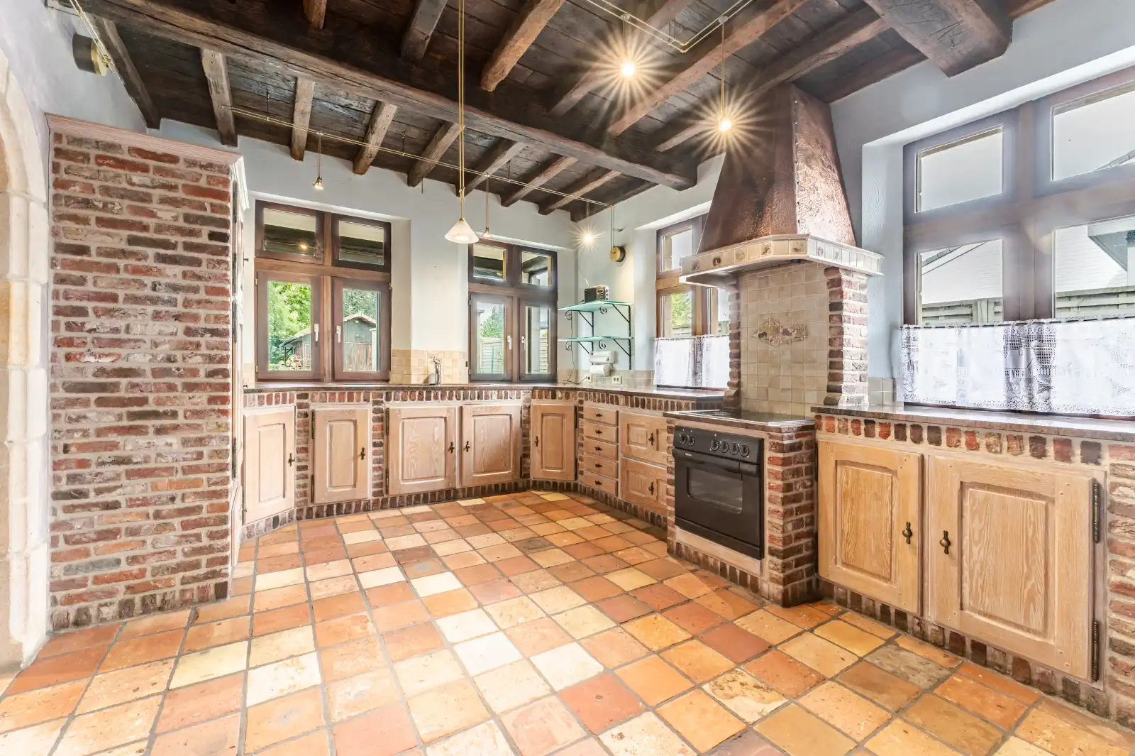 Karaktervolle halfopen woning op een riant perceel van 2.144 m² in Sint-Eloois Winkel! foto 8