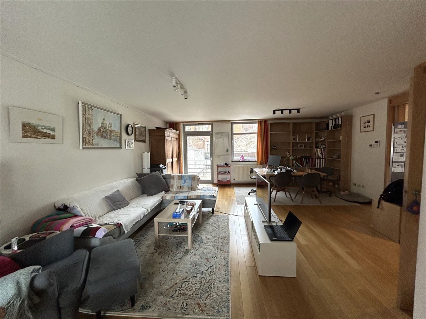 Appartement foto {{pictureIndex}}