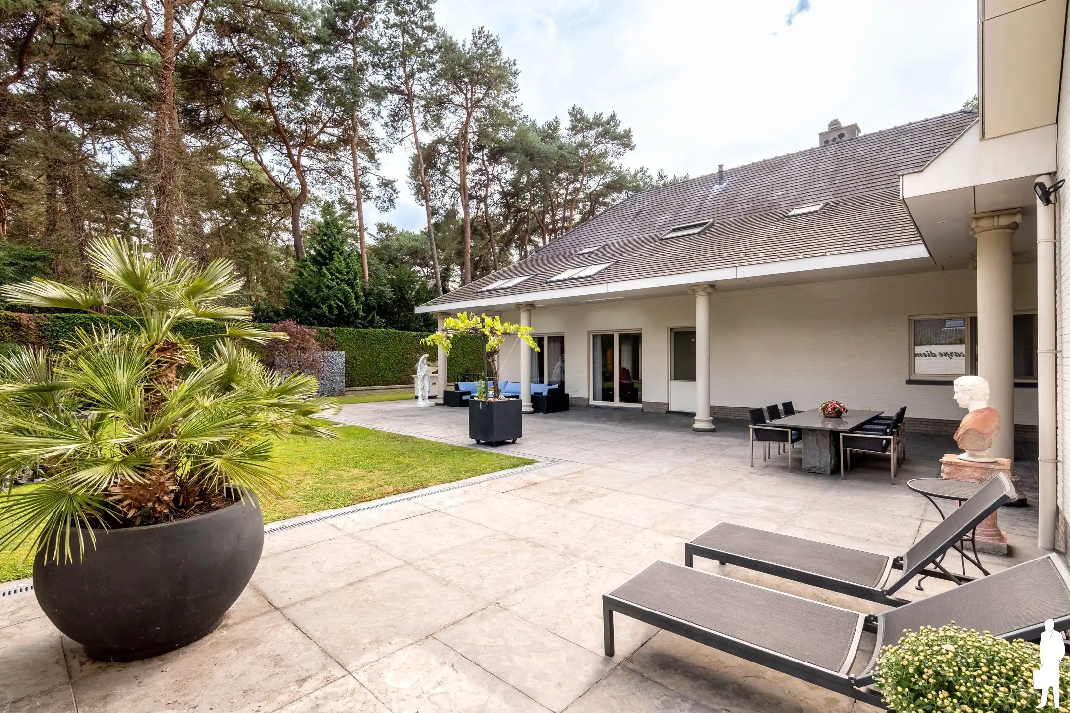 Riante villa (maar liefst 454m² woonopp.) vlakbij Nederland foto 19