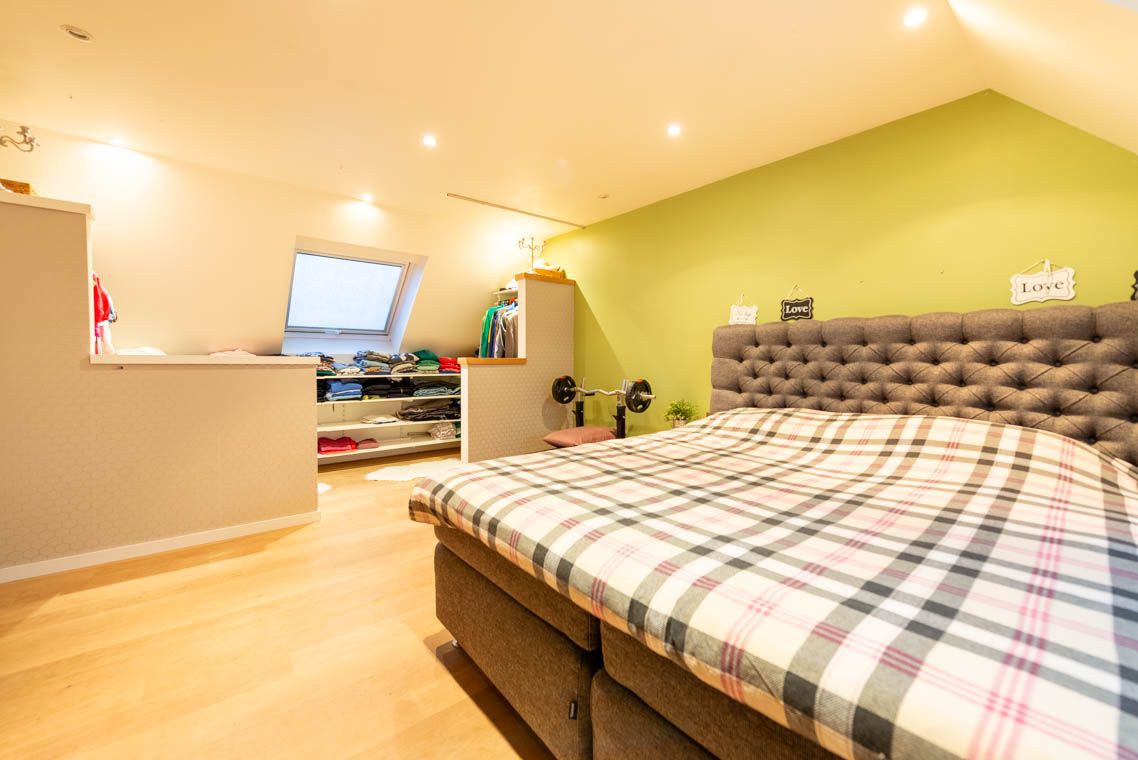 Energiezuinige woning met zonnepanelen, 3 grote slaapkamers, mooie tuin met bergplaats, zalig uitzicht foto 27