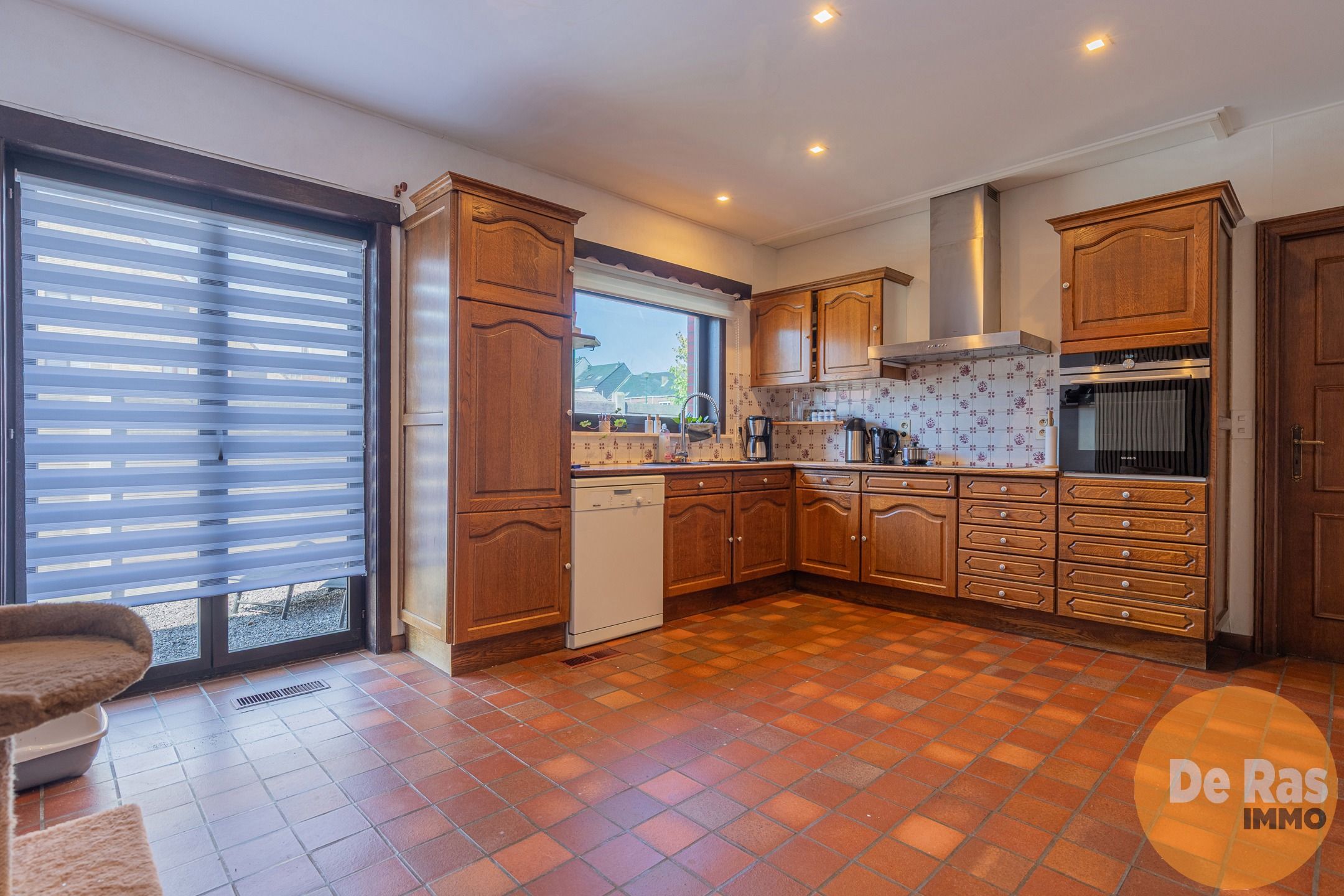 NIEUWERKERKEN- Bungalow met 4 slaapkamers en loods van 150m² foto 8