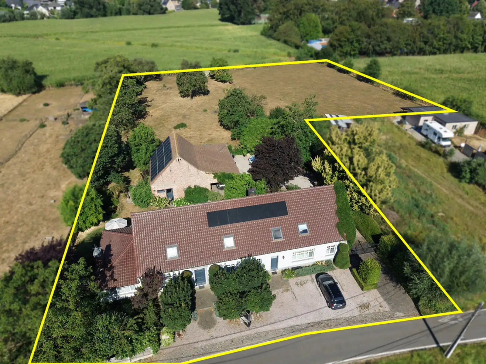 Unieke hoeve op 5.589 m² in Wommelgem. foto {{pictureIndex}}
