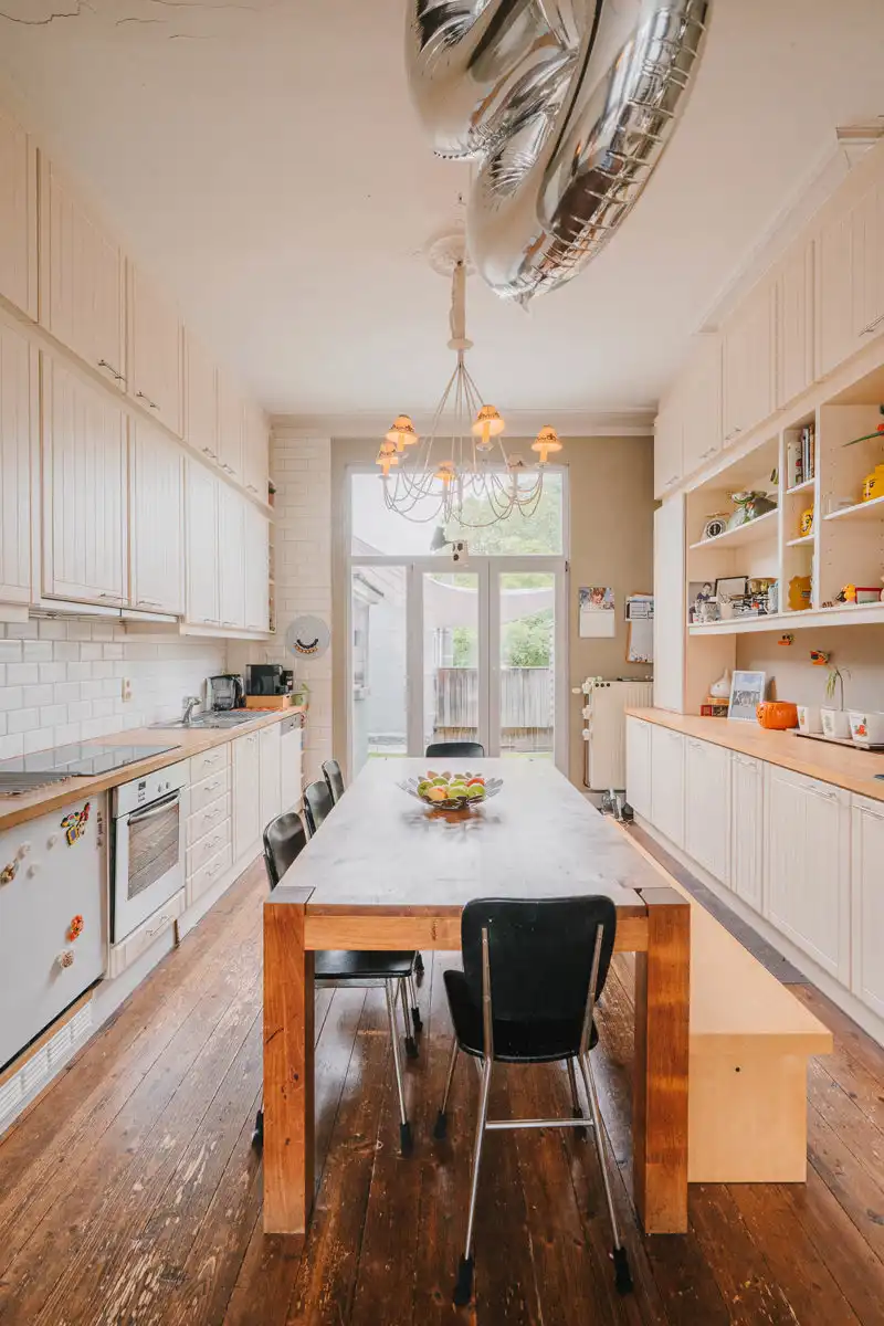 Prachtig herenhuis vol karakter met een gezellige tuin foto 10