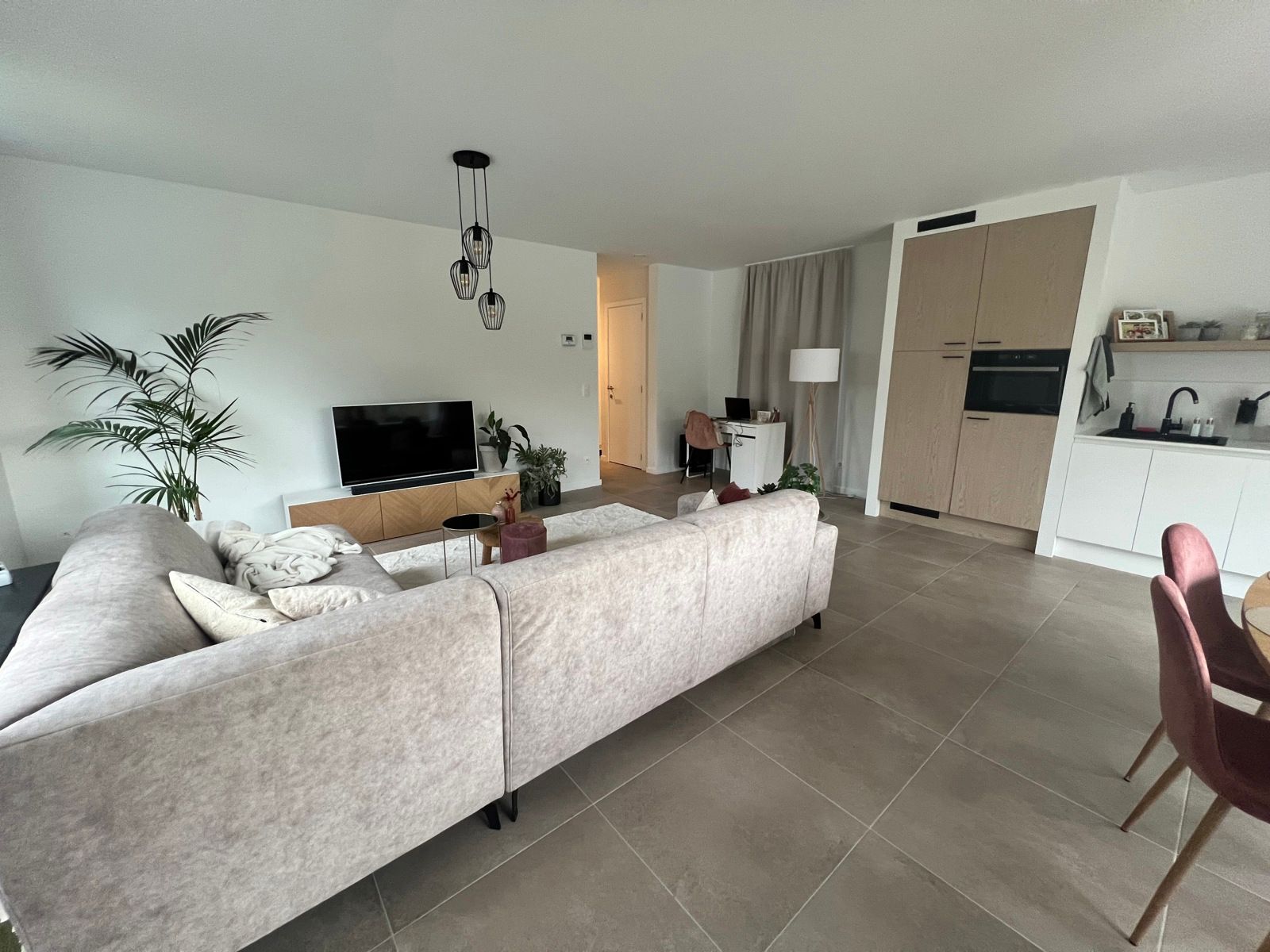 App (2023) met 2 slpk, groot terras (60m²) en carport foto 8