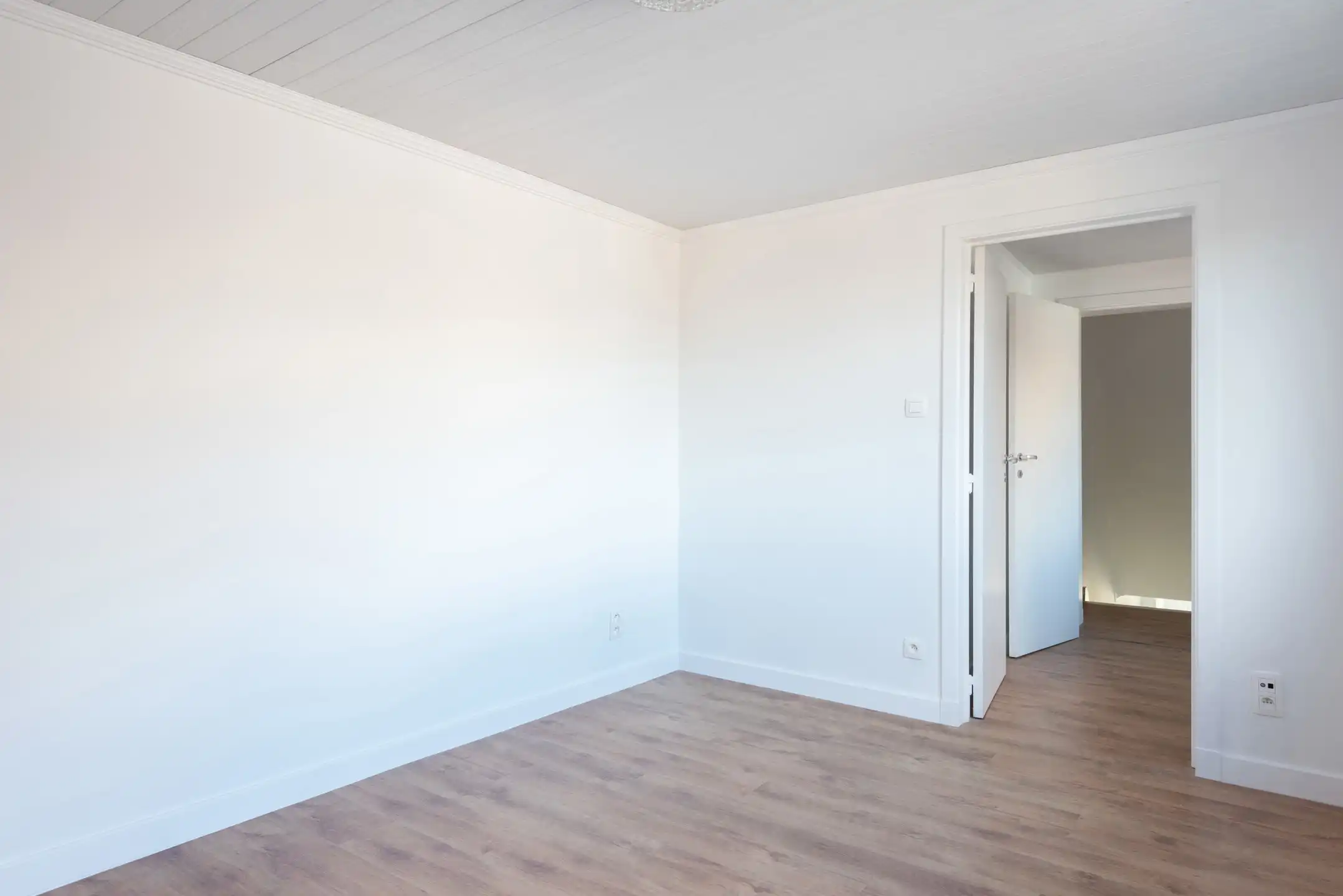 Instapklare woning met garage te Zichen.  foto 17