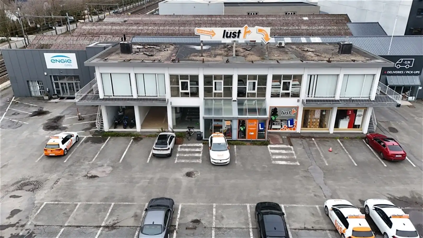 Te Koop Industriegrond met magazijn en kantoren foto 5