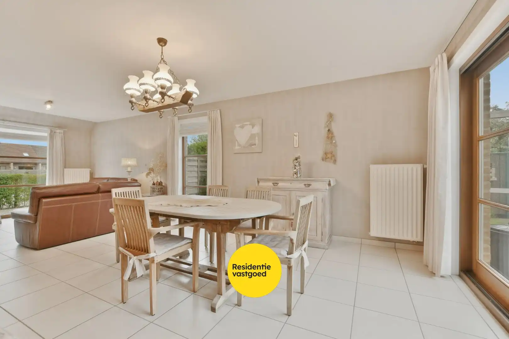Instapklare halfopen bebouwing met 3 slaapkamers en tuin in De Haan! foto 6