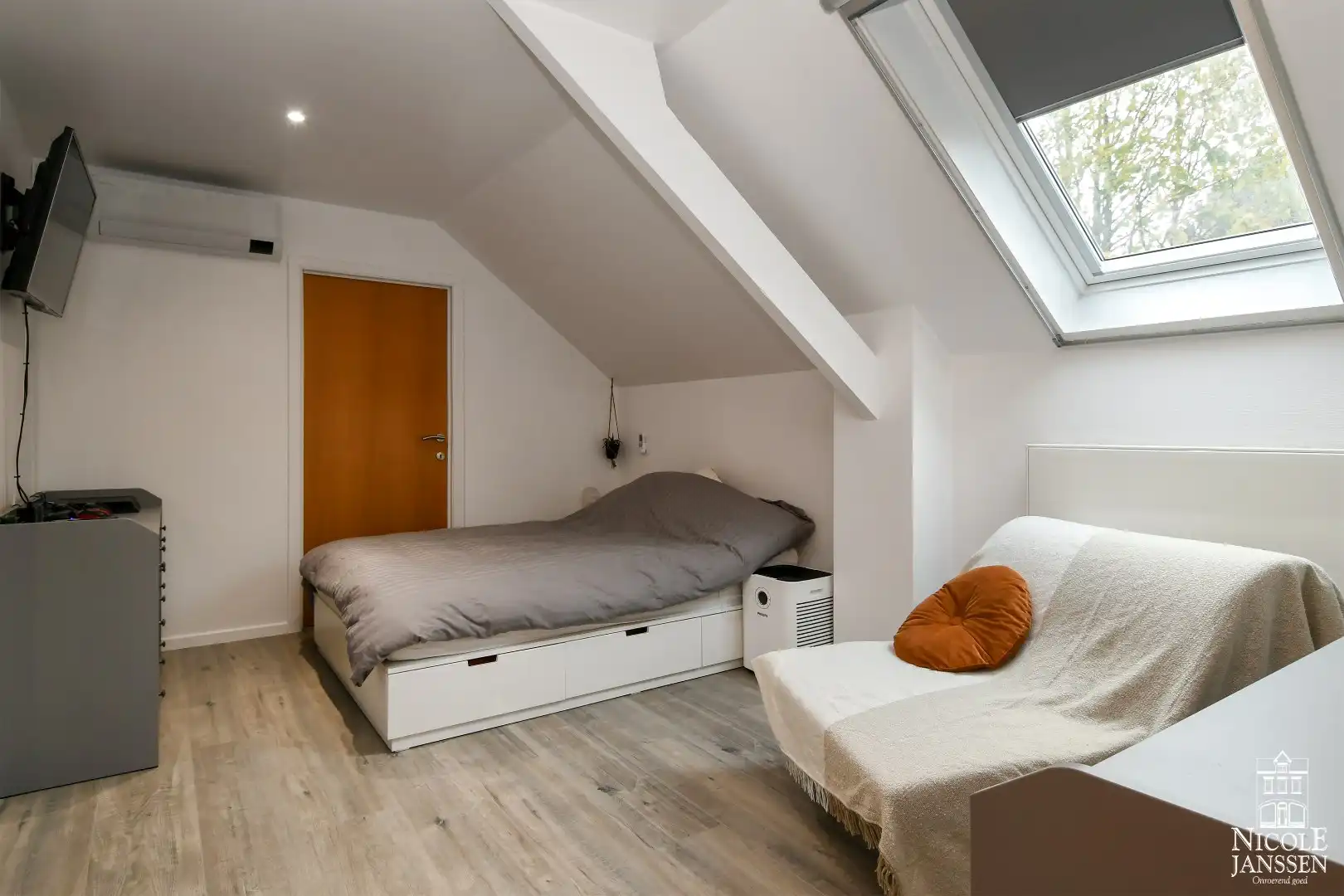 Instapklaar landhuis met tuin en interessant bijgebouw foto 24