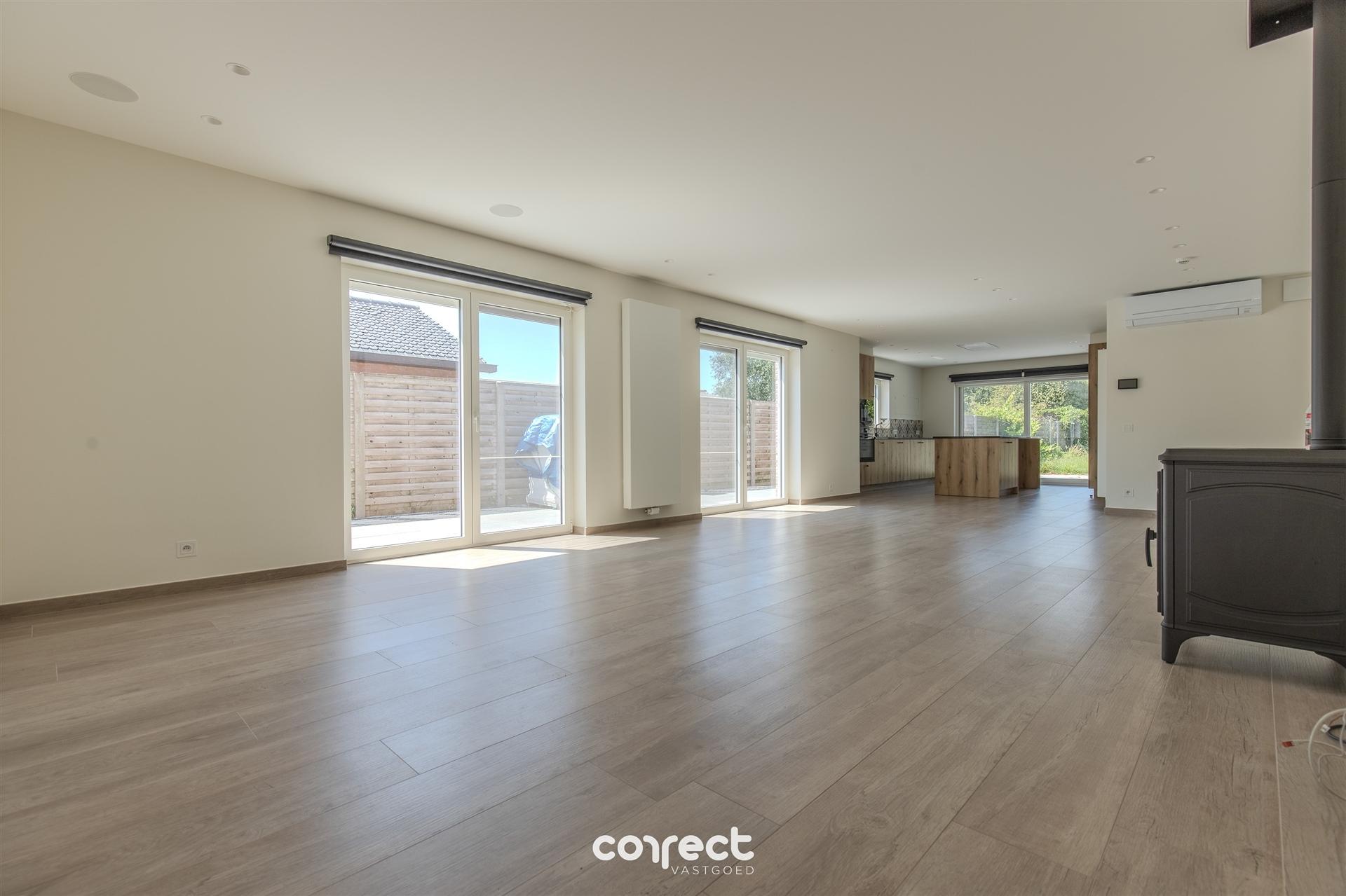 Modern halfopen woning te koop in hartje Oostduinkerke met 3 slaapkamers en diepe tuin foto 14