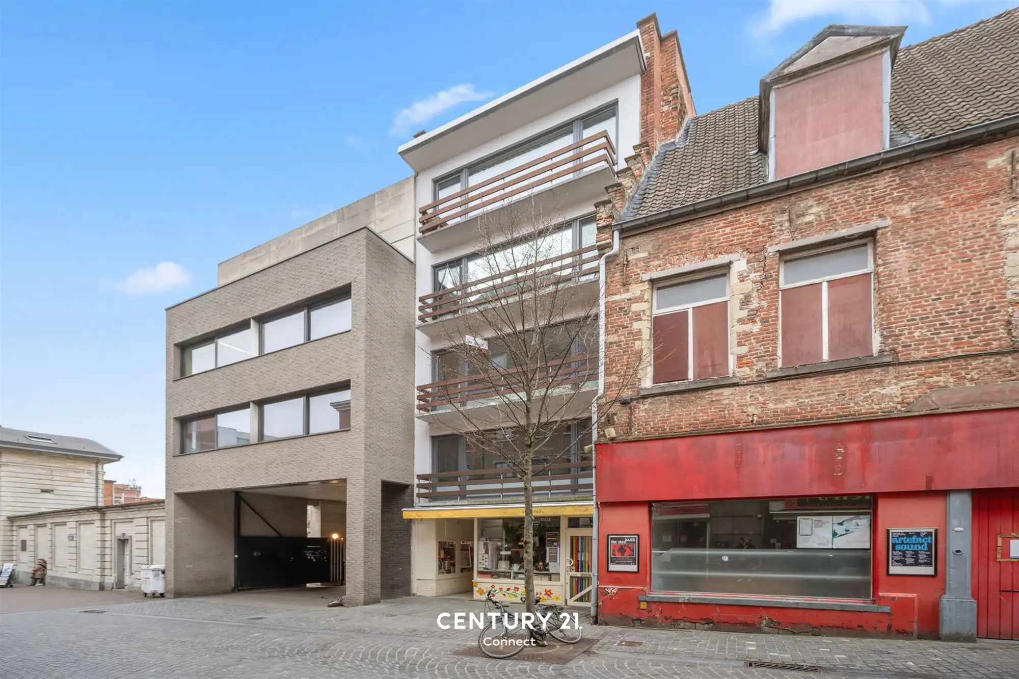 Uiterst ruime studio met balkon te Leuven foto 14