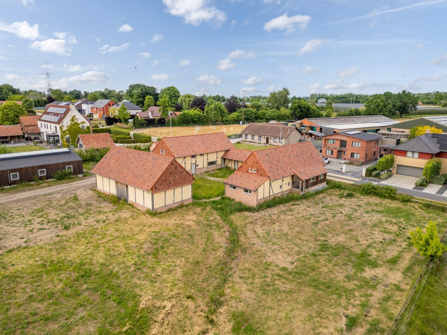 UNIEKE VIERKANTSHOEVE met paardenstallen op 7,34 hectare met vergunning voor zwembad en poolhouse foto 32
