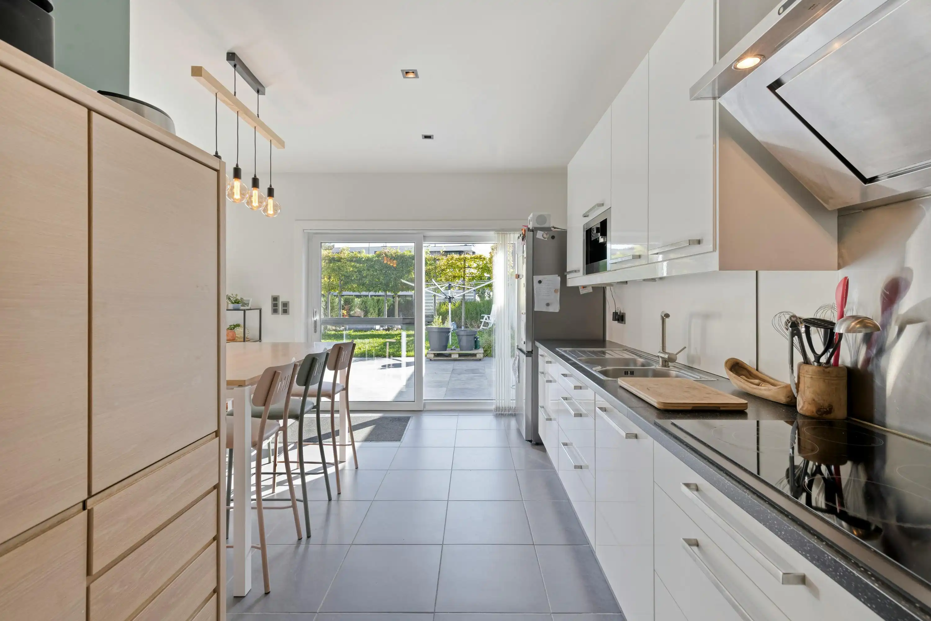 Gelijkvloerse woning met 5 slaapkamers te Lendelde foto 5